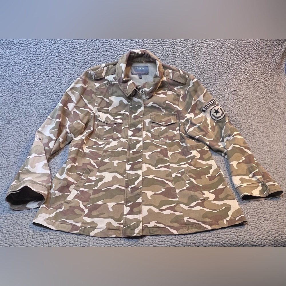 Torrid Plus Size Camo Stretch Twill Anorak Jacket Womens Size 0 Green